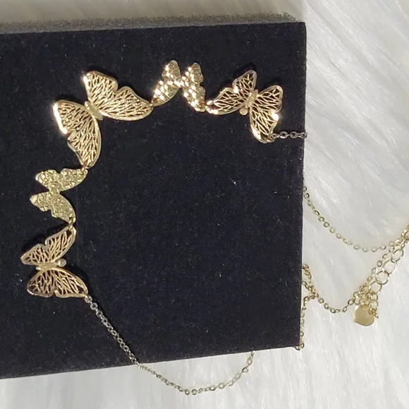 Japan Gold 18K Butterfly Necklace - Picture 5 of 10